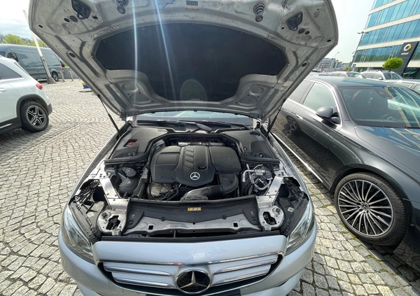 Mercedes-Benz Klasa E cena 91900 przebieg: 235000, rok produkcji 2017 z Warszawa małe 407